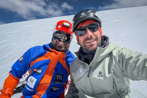 Lukas Wörle in Aleš Česen po preplezani prvenstveni smeri na zahodni strani še neosvojenega šesttisočaka Cherireen Sar (6224 m) v Karakorumu. / Foto: Aleš Česen