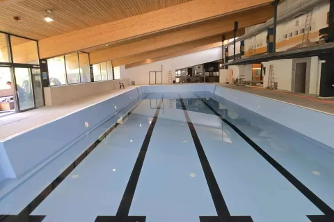 Prenova plavalnega bazena v Železnikih gre proti koncu. / Foto: Marko Gasser