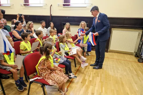 prvi šolski dan osnovna šola A.T. Linhart podružnična šola Mošnje minister za obrambo Borut Sajovic / Foto: Tina Dokl