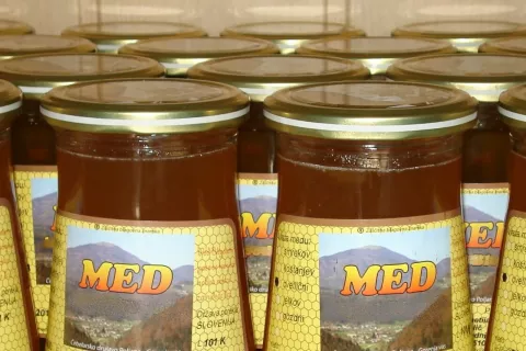 V okviru priprav na sejem Agra v Gornji Radgoni so izvedli tudi ocenjevanje medu. Slika je simbolična. / Foto: Cveto Zaplotnik