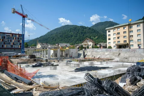 Gradnja nove stavbe Srednje šole Jesenice mora biti zaključena do poletja 2026. / Foto: Nik Bertoncelj