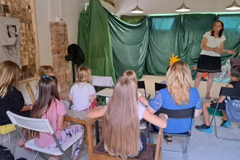 V Skednju kulture, ki je v lasti umetnice Zvonke T Simčič (na fotografiji), so že celo poletje potekali različni dogodki – tudi za otroke. / Foto: arhiv Zavoda CCC