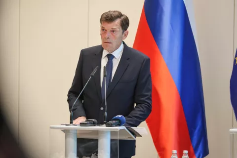 enajsta konferenca ravnateljic in ravnateljev vzgojno izobraževalnih zavodov v Republiki Sloveniji ravnateljica ravnatelj na fotografiji dr. Vinko Logaj minister za vzgojo in izobraževanje / Foto: Tina Dokl