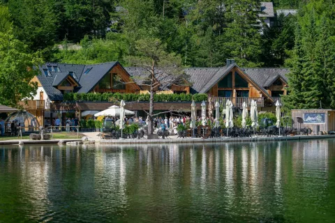 Odprtje po prenovi Jasna Chalet Resort Jezero Jasna Kranjska Gora / Foto: Nik Bertoncelj