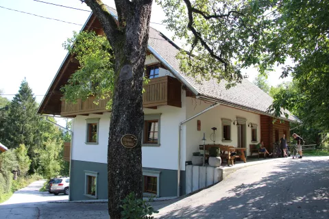 V letošnji akciji S kmetije za Vas je sodelovala tudi turistična kmetija Dolinar - Krainer s Kupljenika. / Foto: Cveto Zaplotnik