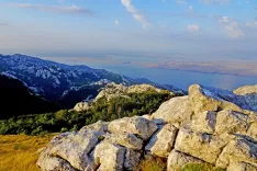 Jutranji pogled na morje in južni del otoka Pag. / Foto: Jelena Justin