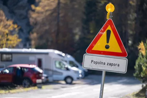 Popolna zapora bo vzpostavljena od ponedeljka do petka med 7.30 in 17. uro v terminu med 15. septembrom in 12. oktobrom. / Foto: Nik Bertoncelj, arhiv GG