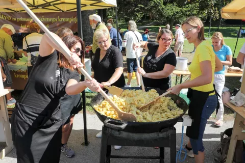 22 svetovni festival praženega krompirja Bled / Foto: Tina Dokl