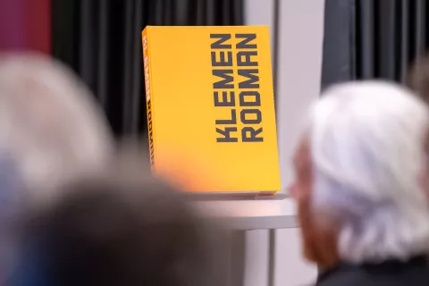 Predstavitev knjige Klemen Rodman - grafični oblikovalec, industrijski oblikovalec, umetnikPogovor s hčerko Petra RodmanKnjižnica Radovljica / Foto: Nik Bertoncelj