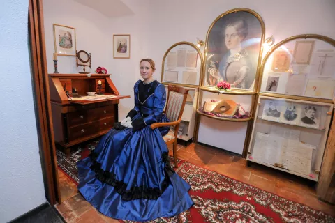 spominska soba Josipina Turnograjska grad Turn odprtje Preddvor Mira Delavec Touhami / Foto: Tina Dokl