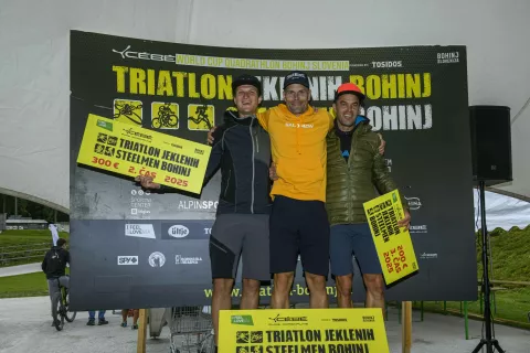 Luka Tavčar, Tilen Potočnik in Aleš Udovič (od leve) so bili najhitrejši na jeklenih s kajakom v prvem delu. / Foto: Arhiv Td Bohinj