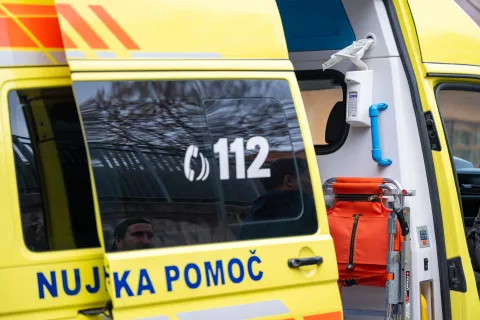 Simbolična fotografija Reševalno vozilo Nujna medicinska pomoč / Foto: Nik Bertoncelj
