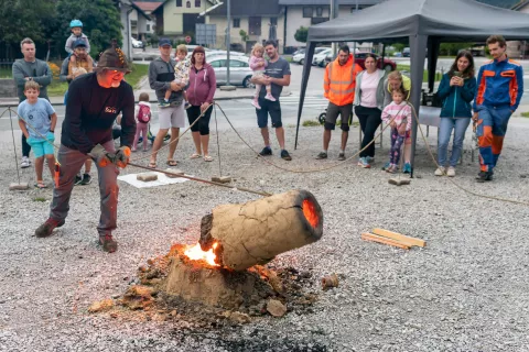 Starodobno taljenje železa, Železniki / Foto: Simon Benedičič