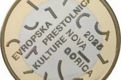Od 2. julija dalje je v prodaji tudi zbirateljski kovanec, posvečen dogodku Evropska prestolnica kulture 2025 Nova Gorica – Gorizia. / Foto: Arhiv Bs