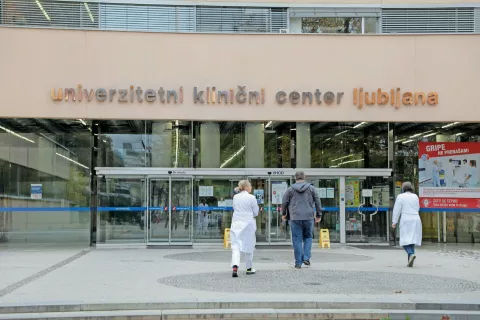 V UKC Ljubljana je umrl tretji bolnik s potrjeno okužbo koronavirusa (fotografija je simbolična). / Foto: Tina Dokl / Foto: 