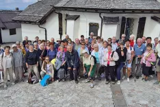 Po sveti maši smo uživali na soncu in se sprehodili okrog vrha Svetih Višarij. / Foto: Grega Flajnik