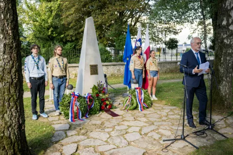 Poklon bazoviškim junakom 2025 - župan Občine Dolina Aleksander Coretti. / Foto: Primož Pičulin