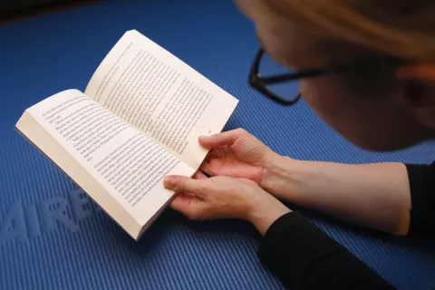 berem knjigo knjiga branje / Foto: Gorazd Kavčič