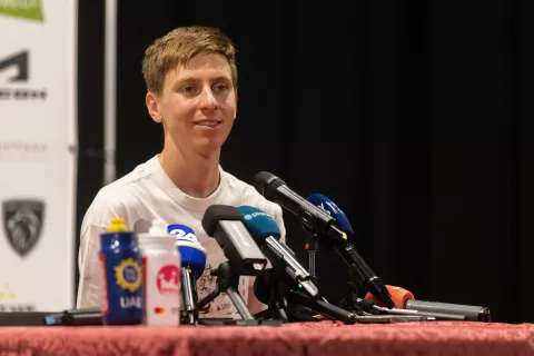 Tadej Pogačar ima do konca sezone še kar nekaj pomembnih dirk, med drugim tudi na svetovnem prvenstvu, kjer bo branil mavrično majico. / Foto: Peter Košenina