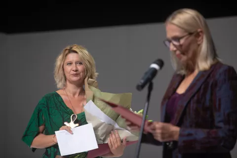 Vesna Pernarčič ob prejemu nagrade Julija v Prešernovem gledališču Kranj. Kranj, 13. 09. 2025 / Foto: Matic Zorman
