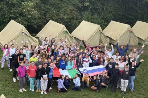 Učenci ma mednarodnem taboru v Marindolu. / Foto: Arhiv šole