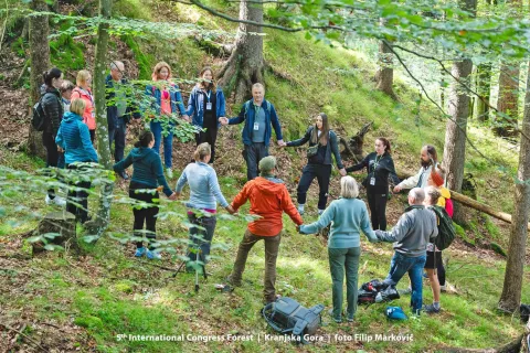 Na kongresu v Kranjski Gori – to znam delati tudi jaz….tako sem mislila. / Foto: Filip Markovič