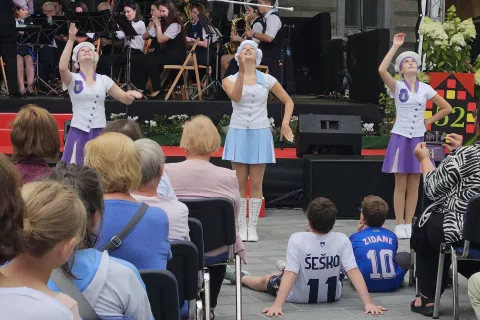 Razgled, mažoretke, nogometaš / Foto: Nika Toporiš