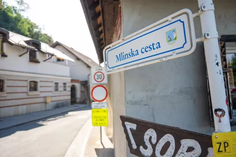 Meritve hitrosti se izvajajo na lokacijah, kjer analiza prometnih podatkov kaže na povečano verjetnost kršitev cestnoprometnih predpisov. Fotografija je simbolična. / Foto: Nik Bertoncelj