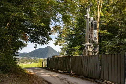 Težave rešujejo dolgoročno – z investicijo vrtina Preska 4. Dela naj bi bila zaključena še to jesen. / Foto: Peter Košenina