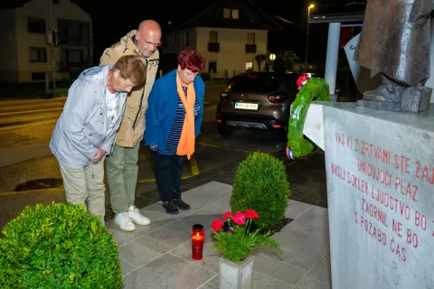 Žrtvam na Visokem so se poklonili s polaganjem venca. / Foto: Primož Pičulin