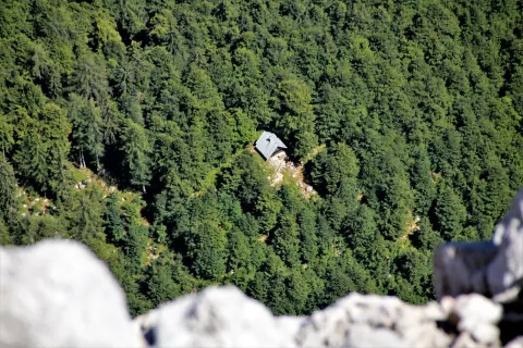 Bivak pod Špikom / Foto: Vir Zbornik Po Planinskih Poteh Že 70 Let