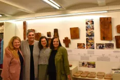 Marija Demšar, Petra Plestenjak Podlogar, Kati Sekirnik in Lili Panjtar na odprtju razstave. Lili je razstavo grafično oblikovala, Kati in Marija pa sta sodelovali pri njenem konceptu in vsebini. / / Foto: Arhiv Rokodelskega Centra Duo