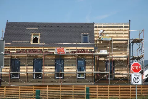 Spremembe zakonodaje po navedbah ministrstva za naravne vire in prostor prinašajo jasnejša pravila, krajše in preglednejše postopke ter večjo pravno varnost pri gradnji. / Foto: arhiv Gorenjskega glasa