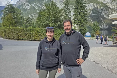 Anjo in Urbana smo ujeli v bohinjskem kampu, tik pred odhodom v Gano. / Foto: Špela Šimenc