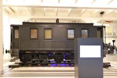 Črn salonski vlak je bil tako vpadljiv, da ga je bilo nemogoče prezreti. / Foto: Wikipedija