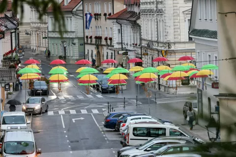 nad mestom pod marelo Kamnik / Foto: Tina Dokl