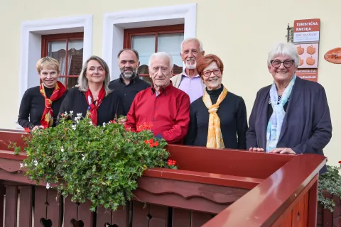 Mirko Urh praznovanje 90 let z orgličarji Crngrob / Foto: Tina Dokl