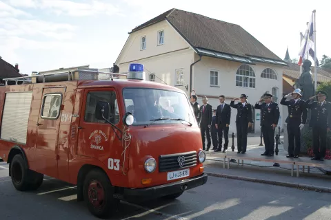 Skozi mesto so se zapeljala tudi gasilska vozila – od starejših vozil do sodobno opremljenih. / Foto: Matic Zorman