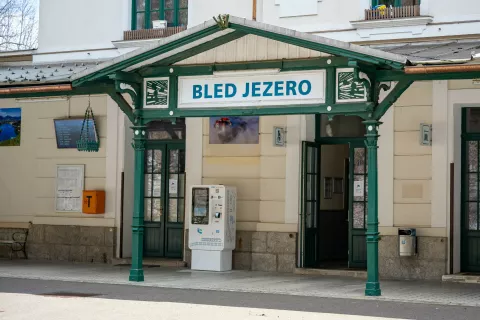 Simbolična fotografija občina BledŽelezniška postaja Bled jezero / Foto: Nik Bertoncelj