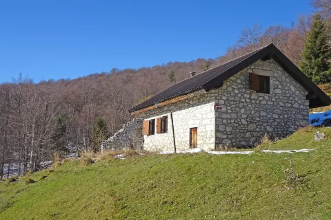 Opu&scaron;čena planina Cimadors, kjer je neoskrbovan bivak. Desno vidimo vrh, a do njega je &scaron;e cca. 45 minut hoje. / Foto: Jelena Justin