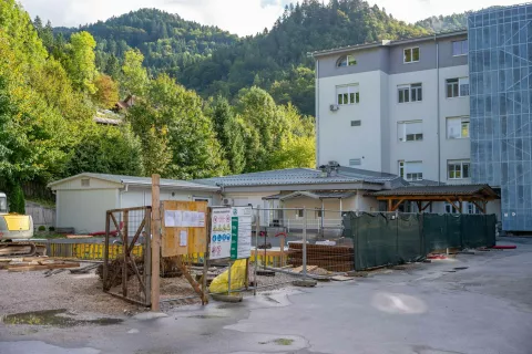 K jeseniški bolnišnici gradijo še en prizidek