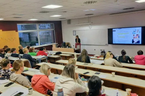 Razvoj govora skozi igro