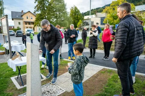 V sredi&scaron;ču vasi postavili pitnik