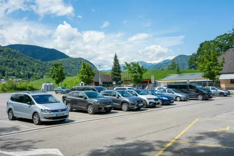 Ponovno brezplačno parkiranje pri pokopali&scaron;ču