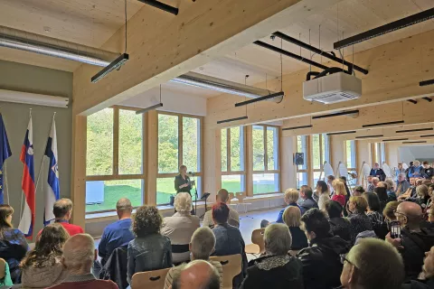 Prireditev je bila v čudoviti avli menge&scaron;ke osnovne &scaron;ole. / Foto: &Scaron;pela &Scaron;imenc