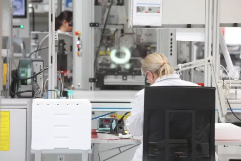 obisk Marko Lotrič predsednik državni svet podjetje Iskra Mehanizmi Intelligent Mechatronics SmartIM pametna tovarna industrijska cona letališče Brnik proizvodnja delavci gospodarstvo / Foto: Gorazd Kavčič