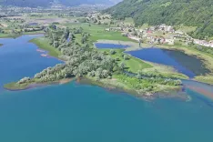 Neverjetna modrina Plavskega jezera / Foto: Andrej Primc