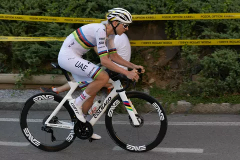Tadej Pogačar je dirkal v domači Komendi. / Foto: Peter Ko&scaron;enina