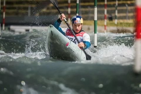 Med 155 talenti, ki jih je v trinajstih letih projekta Mladi upi podprl Triglav, je tudi kajaka&scaron; Žiga Lin Hočevar, ki kljub mladosti dosega že izjemne uspehe. / Foto: Arhiv Projekta