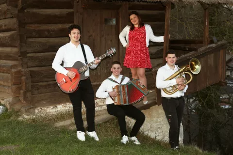 Ansambel &Scaron;tos / Foto: Arhiv Ansambla